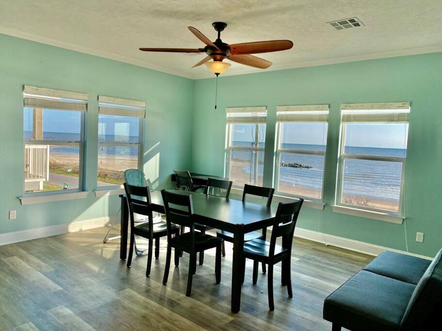 Oceanfront Home Near Hollybeach Cameron 외부 사진