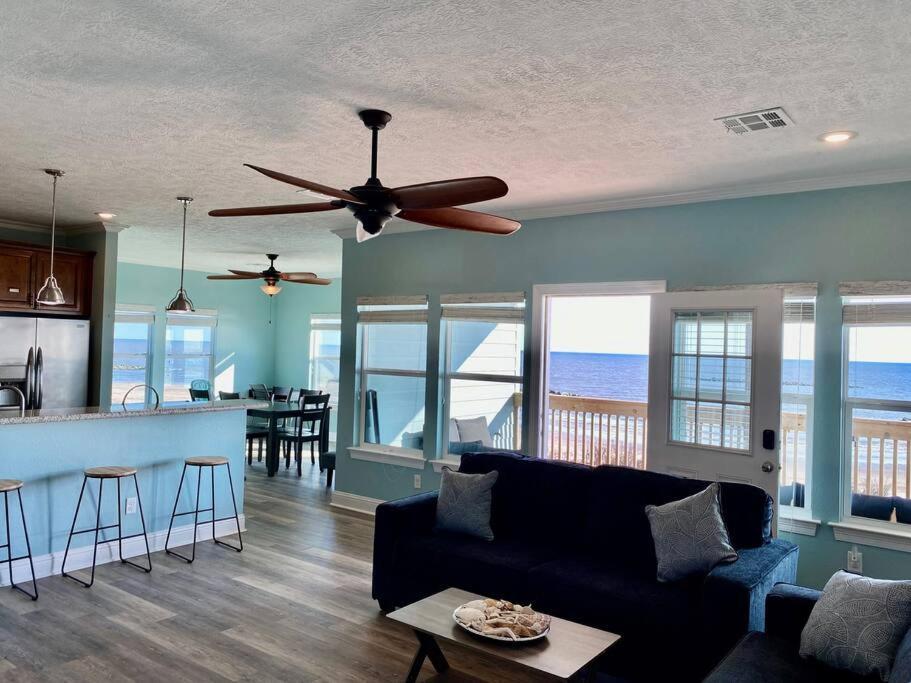 Oceanfront Home Near Hollybeach Cameron 외부 사진