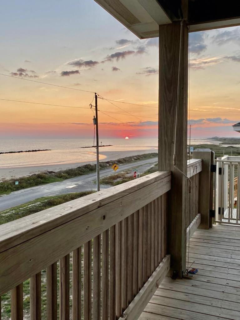 Oceanfront Home Near Hollybeach Cameron 외부 사진